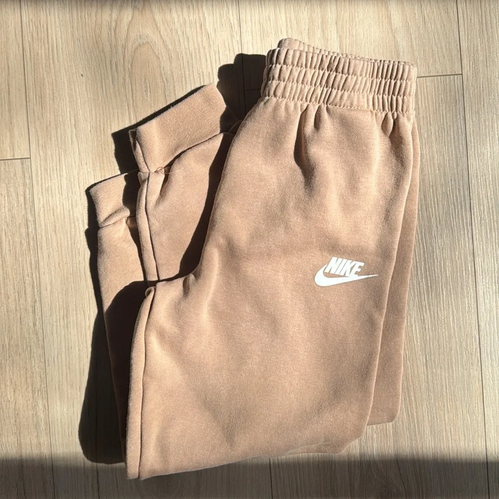 Nike sweatsuit 6-7years - Picture 3 of 4